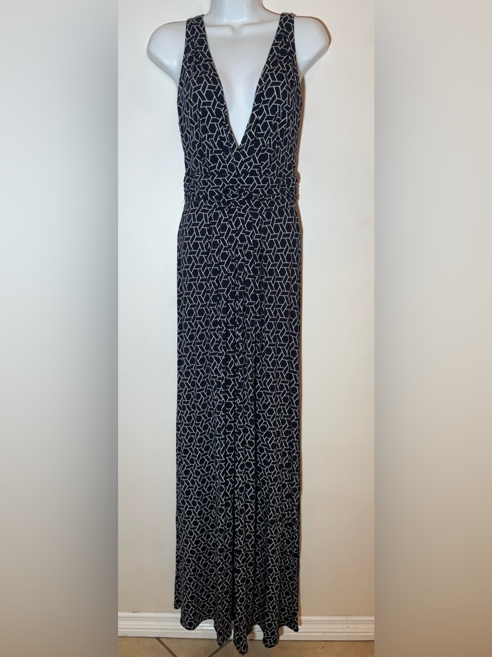 Tart Black & White Geometric Maxi Dress/Medium/Deep V Front-Back/Sleeveless/EUC